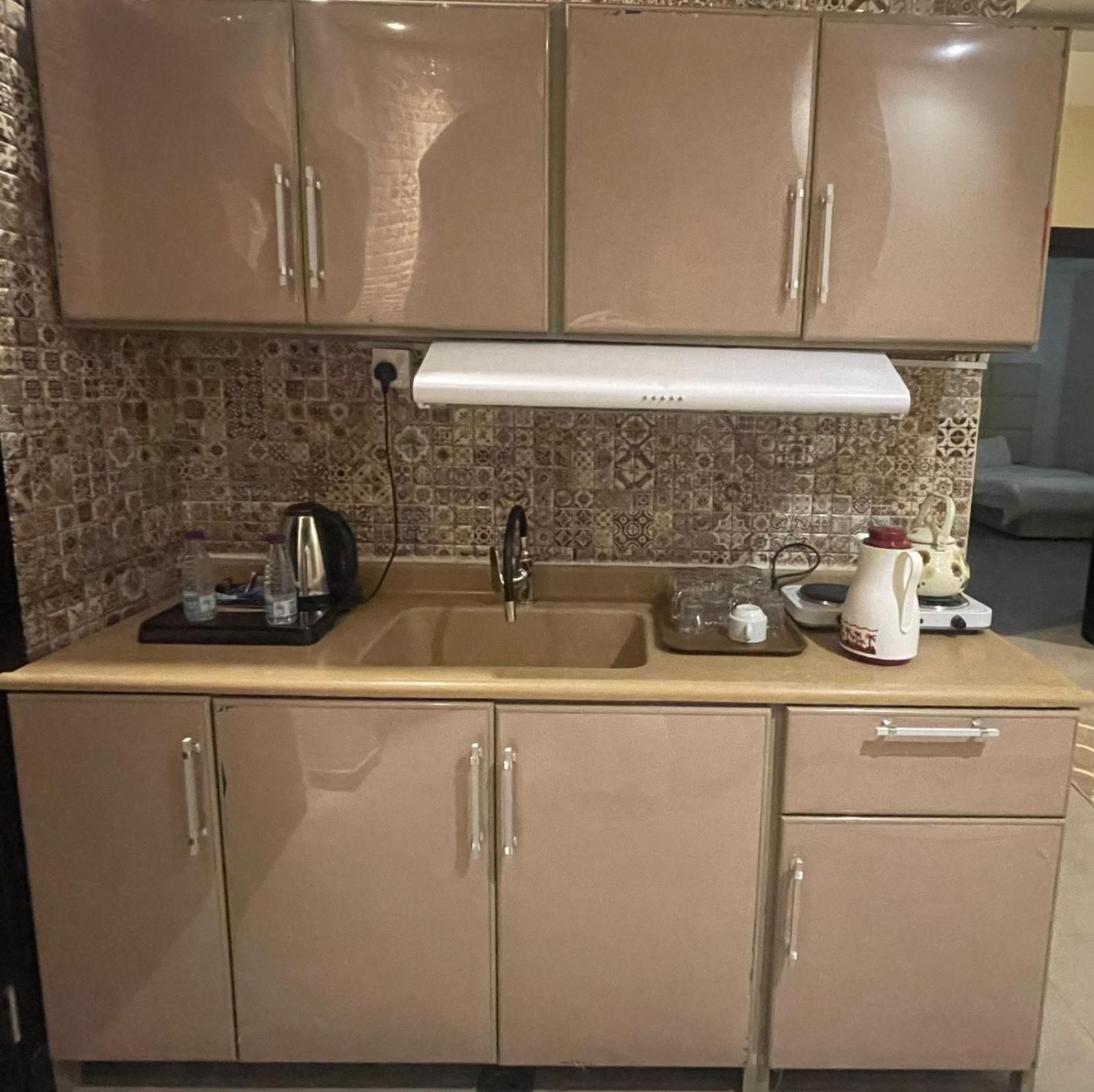 الشقق الفندقية حائلفي  Taramuntan المظهر الخارجي الصورة A typical kitchen in a hotel